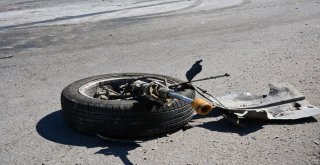 Sivasta Hafif Ticari Araç İle Otomobil Çarpıştı: 6 Yaralı
