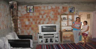 Lösemi Hastası Evde Ölümü Bekliyor