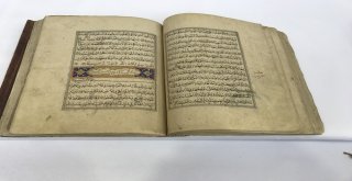 İstanbulda Tarihi Eser Operasyonunda El Yazması 2 Kuran Ele Geçirildi