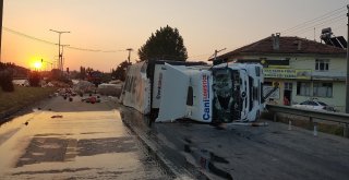 Tır Kazasında Faciadan Dönüldü... O Anlar Kamerada