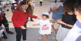 Vali Yılmaz, Çocuklara Kırmızı Düdük Dağıttı