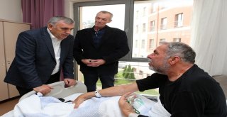 Başkan Toçoğlu Saüeahta Yatan Hastaları Ziyaret Etti