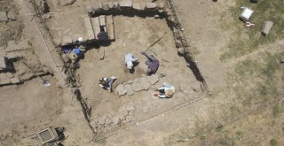 (Özel Haber) Bitlis Kalesinde Osmanlı Dönemine Ait Mezar Bulundu