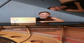 13 Yaşındaki Ilgaz Piyanoda Dünya 2İncisi Oldu