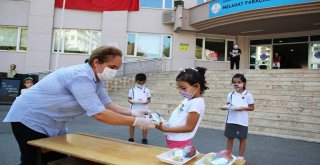 İLK TENEFFÜSTE ÖĞRENCİLERİN MEYVESİ BÜYÜKŞEHİR'DEN