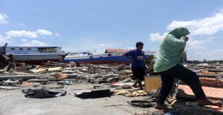 Endonezyada Felaketin Bilançosu Artıyor: Bin 571 Ölü
