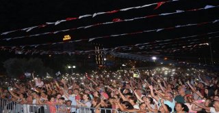 Kuşadasında Kurtuluş Günü Kutlamaları Renkli Etkinliklere Sahne Oldu