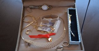 Kaybedilen 15 Bin Lira Ziynet Eşyasının Sahibini Anons İle Buldular