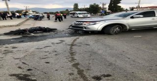 Kamyonete Çarpan Motosiklet Üzerindeki 2 Liseli Ağır Yaralandı