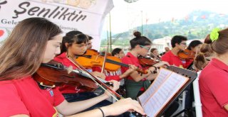 Hayratlı Ve Kadıköylü Çocuklar Birlikte Konser Verdi