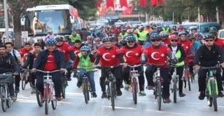 Tahmazoğlu Vatandaşlarla Cumhuriyet İçin Pedal Çevirdi