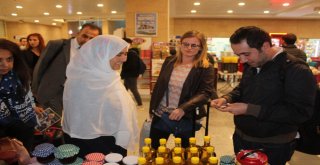 El Emeği Ürünlerini Tren Peronunda Sergilediler