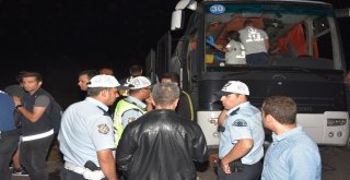 Aksaray - Ankara Yolunda Polis Otobüsü Devrildi . Çok Sayıda Yaralının Olduğu Kaza Sonrası Aksaray Yolu Trafiğe Kapatıldı.