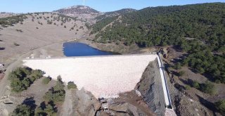 Serinlemek İçin Girdiği Gölette Bataklığa Saplandı