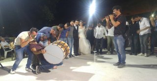 Davul Çalarken Kendinden Geçiyor, O Anlar İzlenme Rekorları Kırıyor