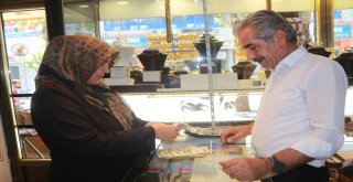 Kuyumcularda Dolar Ve Altın Bozdurma Yoğunluğu Yaşanıyor