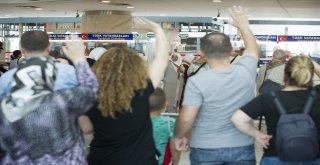 Ankaradan İlk Hac Kafilesi Dualarla Uğurlandı