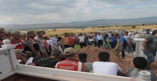 Piknikten Dönerken Kazada Hayatını Kaybedenler Defnedildi