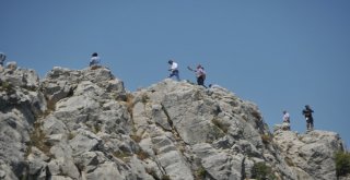 Selfie Çekmek İçin Hayatlarını Tehlikeye Attılar