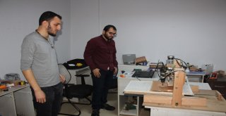 Mühendislik Öğrencileri, 7 Bin Tllik Cnc Makinesini 250 Tlye Yaptı