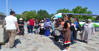 Tur Otobüsü 20 Bin Kişiye Battalgaziyi Gezdirdi