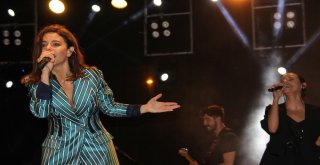 Pop Sanatçısı Simge Hastaneden Çıkıp Konser Verdi
