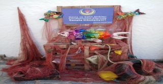 Öğrenciler Sahil Ve Denizden Topladığı Atıkları Sanat Eserine Dönüştürdü