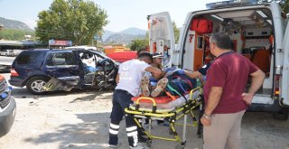 2 Otomobil Kafa Kafaya Çarpıştı: 2Si Çocuk 5 Yaralı