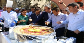 Cumhurbaşkanlığı Tarafından Antalyada Aşure Dağıtımı Yapıldı