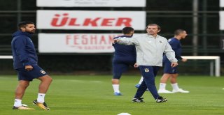 Fenerbahçe, Başakşehir Maçı İçin Kampa Girdi