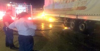 Lastikleri Yanan Tır Benzinliğe Girdi