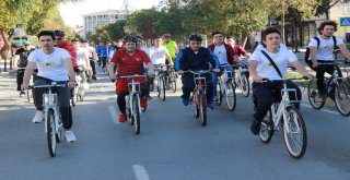 Tuzlada Pedallar Cumhuriyet İçin Çevrildi