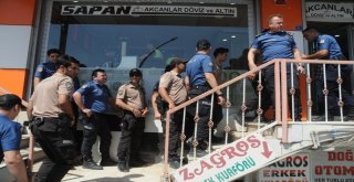 Dövizini Alan Polis Tlye Sahip Çıkmak İçin Sıraya Girdi