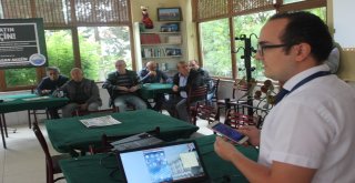 Kıraathanelerde Vatandaşlara Akıllı Telefon Eğitimi