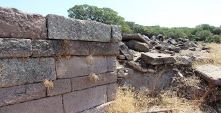 (Özel) Aigaide Zeus Sunağının İzleri Aranıyor