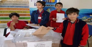Vanda Cumhuriyet Ortaokulu Meclis Başkanını Seçti