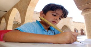 Kuran Kursunda Hat Sanatını Öğreniyorlar