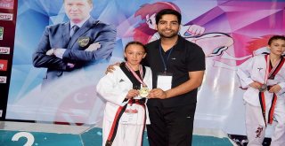 Minik Şüheda Tekvando 30 Kilogramda Türkiye Şampiyonu Oldu