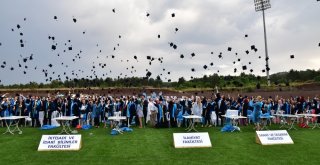 Esogüdeki Mezuniyet Coşkusu Yağmura Rağmen Hız Kesmedi