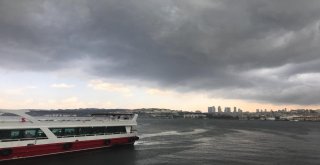 İstanbulu Kara Bulutlar Sardı