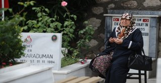 Bursada Şehitlikte Anma Töreni Düzenlendi