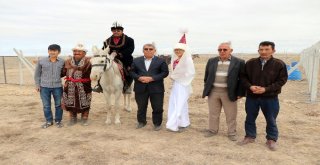 Yılkı Atları Kırgızların Elinde Evcilleşiyor