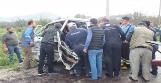 İki Araç Çarpıştı, Kara Yolu Zeytin Tarlasına Döndü