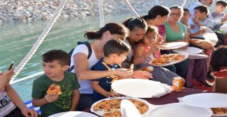 Madonnaın Pizzacısı, Tuncelide Yetim Çocuklara Pizza Yaptı