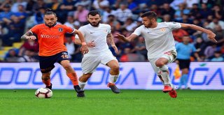 Spor Toto Süper Lig: Medipol Başakşehir: 1 - Antalyaspor: 0 (İlk Yarı)