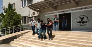 Dilenci Kızın Kadını Kapkaççıdan Kurtarma Anı Kamerada