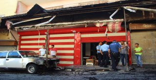 İş Yeri Önünde Çıkan Yangında 3 Dükkan İle Bir Otomobilde Hasar Oluştu
