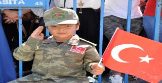 Manisada Yemin Eden Komandolar Zeybek Oynadı