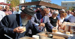 Vali Sonel, Vatandaşlara Aşure İkram Etti