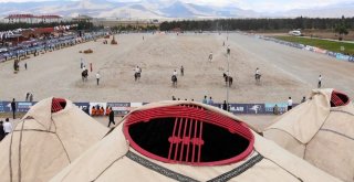 Erzurum Türk Oyunları Başladı